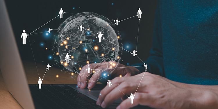 Instant access to a large pool of potential audience